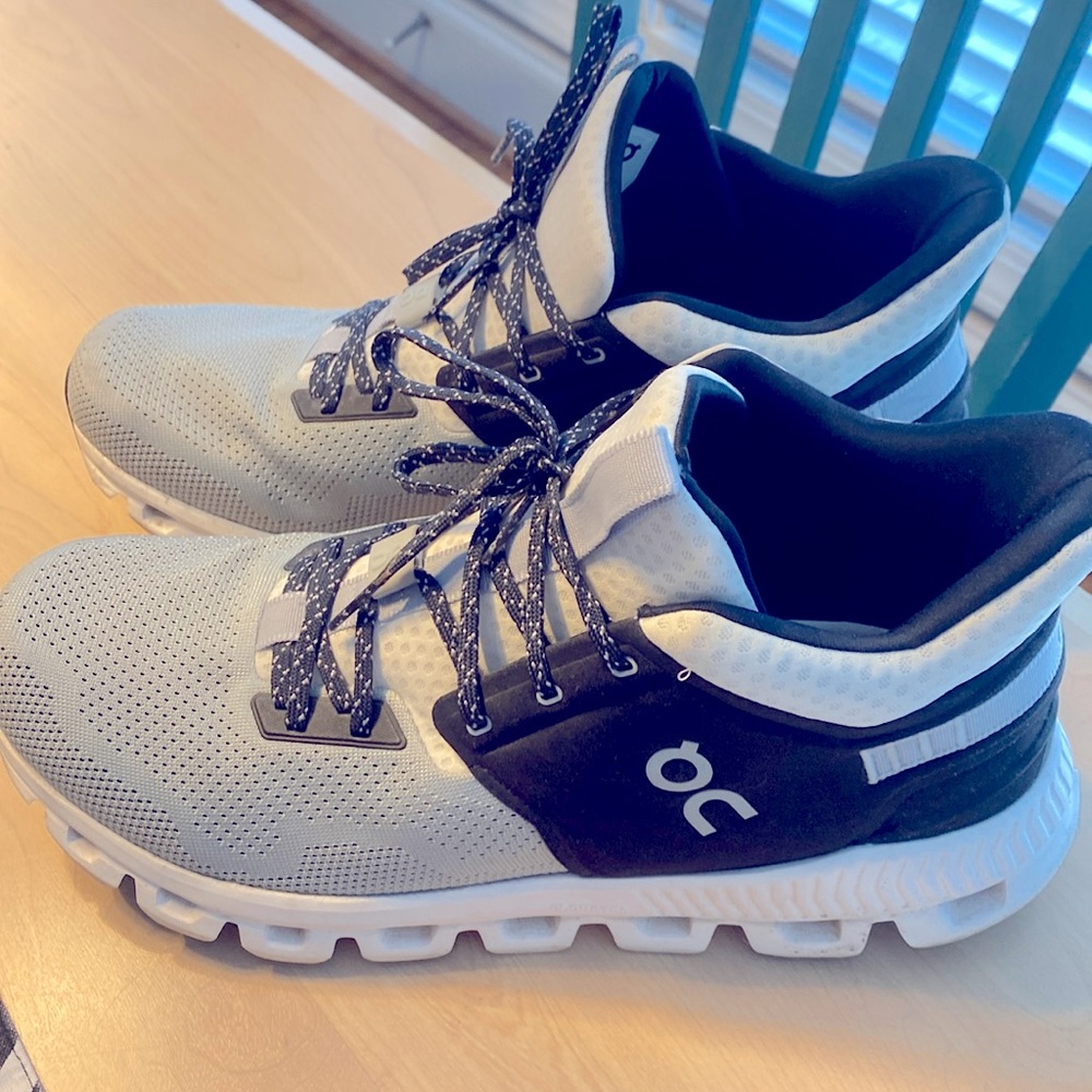 On Cloud Men's size 11 sneakers